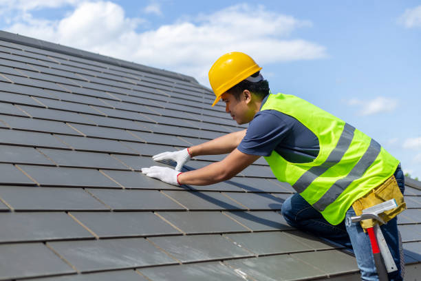 Best Gutter Installation and Roofing  in De Pere, WI